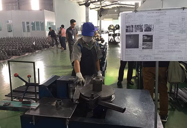 Việt Nam cần tạo sân chơi công bằng giữa doanh nghiệp nhà nước và doanh nghiệp tư nhân. Việt Nam cần tạo sân chơi công bằng giữa doanh nghiệp nhà nước và doanh nghiệp tư nhân.