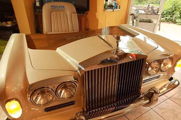 Bàn làm việc mô hình mui xe Rolls-Royve độc đáo...