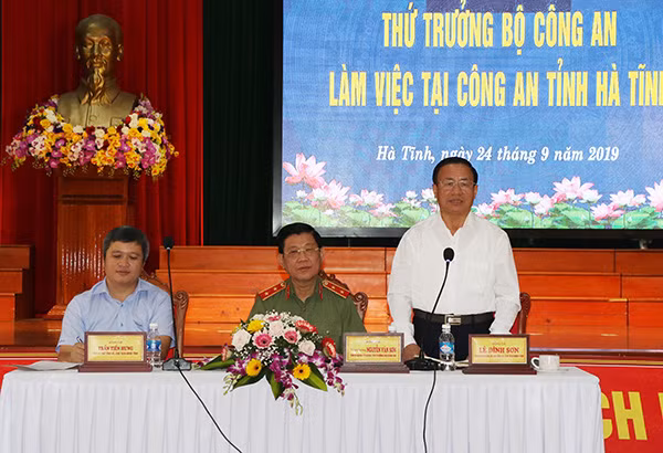 Đồng chí Lê Đình Sơn phát biểu tại buổi làm việc.