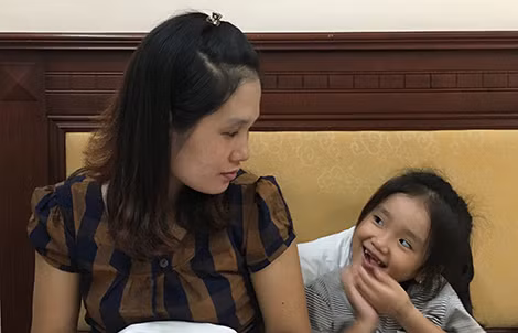Vợ con Đại úy Mào Văn Long.