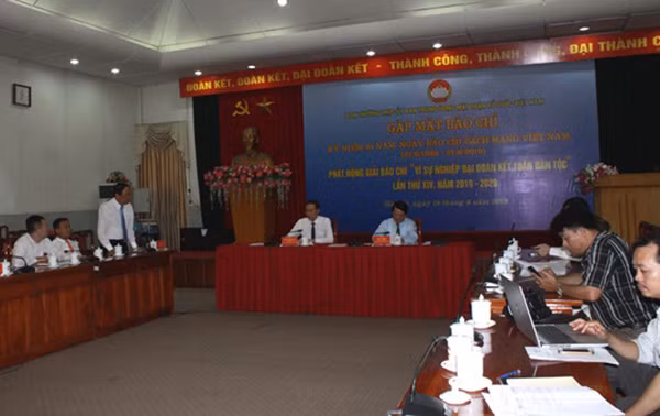 Quang cảnh buổi lễ phát động. Quang cảnh buổi lễ phát động.