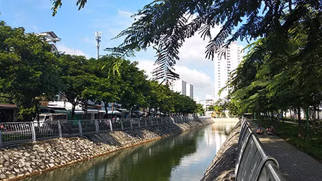 Một đoạn kênh Hàng Bàng vừa được khôi phục khang trang, sạch sẽ, thoáng đãng. Một đoạn kênh Hàng Bàng vừa được khôi phục khang trang, sạch sẽ, thoáng đãng.
