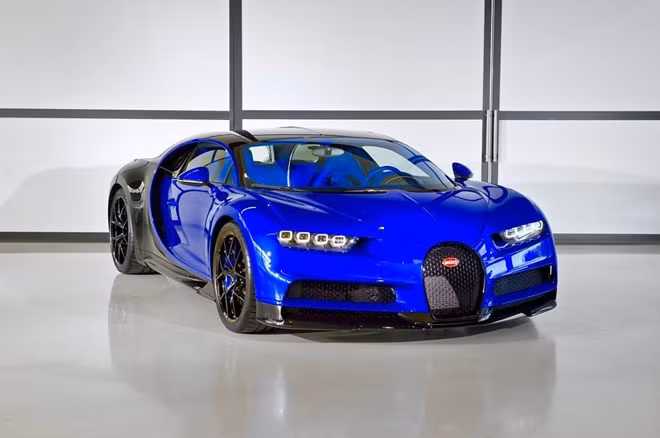 Chiếc Chiron Sport thương mại đầu tiên đã rời nhà máy tới tay khách hàng.