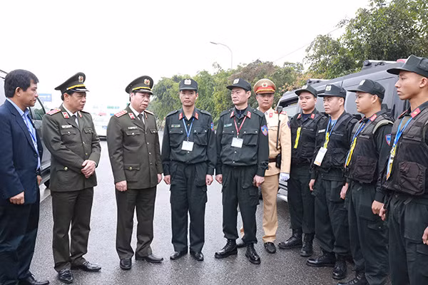 Thứ trưởng Bùi Văn Nam kiểm tra công tác tại một số địa điểm phục vụ Hội nghị.