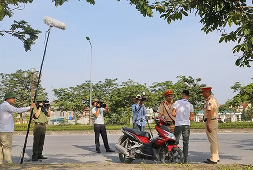 Bản lĩnh của người làm báo mang sắc phục Công an
