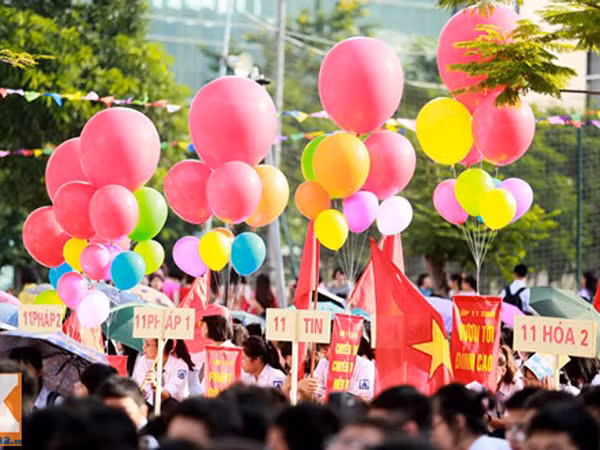 Việc thả bóng bay ngày khai giảng gây ra những tác động tiêu cực tới môi trường sống.