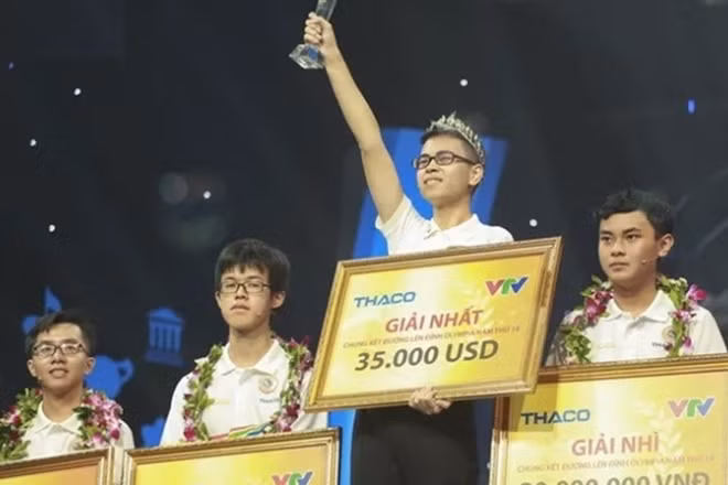 Thí sinh Trần Thế Trung (Nghệ An) giành ngôi quán quân cuộc thi Đường lên đỉnh Olympia năm 2019.