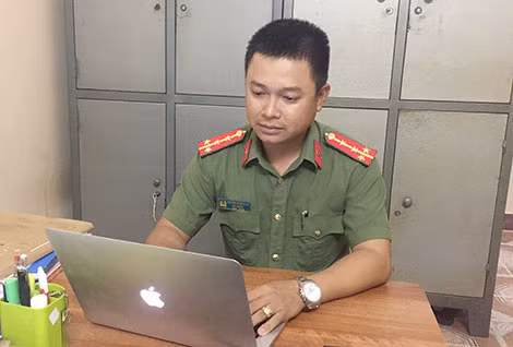 Đại úy Nguyễn Trung Đức với đam mê với công nghệ thông tin.