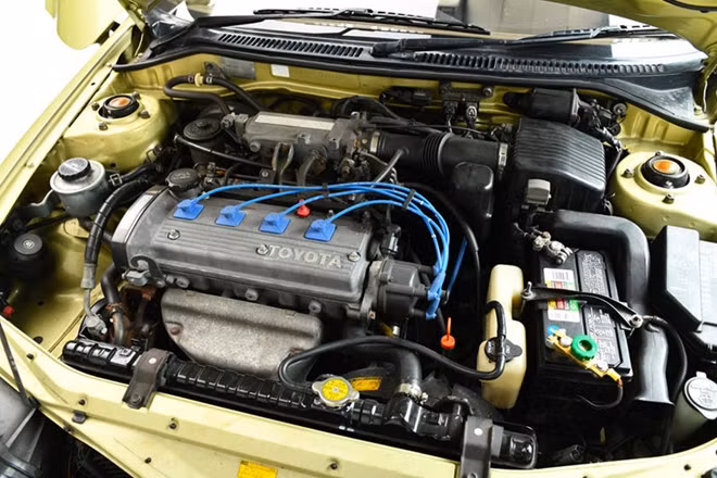 Toyota Sera chỉ được trang bị động cơ 1.5L 4 xi lanh công suất 108 mã lực đi kèm dẫn động cầu trước và hộp số tự động 4 cấp.