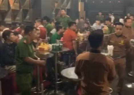 Vũ trường, quán bar là nơi các con nghiện lợi dụng tụ tập, là một trong những địa điểm đối tượng phạm pháp chọn để hoạt động.