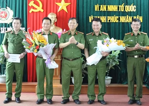 Cảnh sát môi trường giải cứu nhiều chim quý và mèo rừng