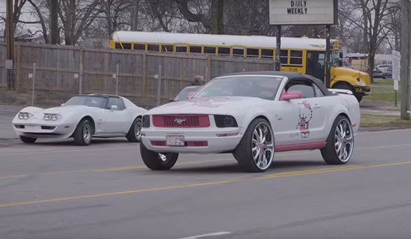 "Chú mèo" Ford Mustang của chị Middleton.