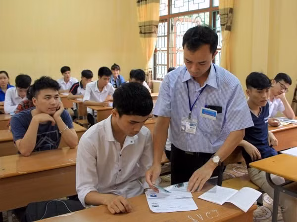 Đổi mới phương án thi đòi hỏi một bộ đề thi chuẩn hóa là yêu cầu bức thiết. Đổi mới phương án thi đòi hỏi một bộ đề thi chuẩn hóa là yêu cầu bức thiết.