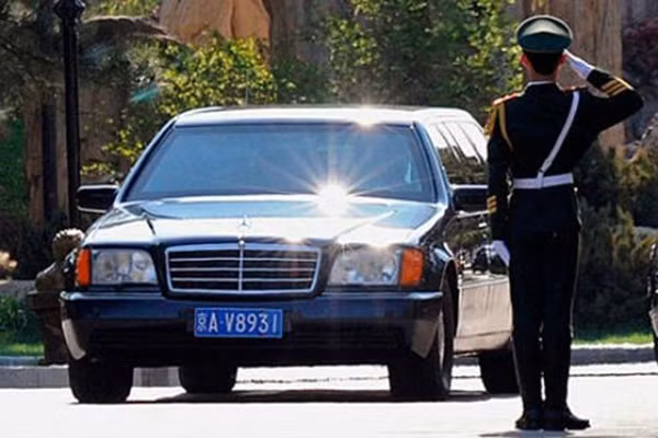 Cố Chủ tịch Kim Jong Il yêu thích chiếc Mercedes-Benz SEL 500 nhất.