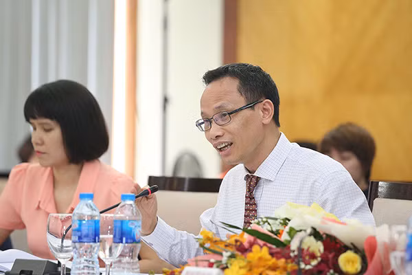 TS Cấn Văn Lực cho rằng, phải tăng khả năng tiếp cận dịch vụ tài chính ngân hàng của người dân và doanh nghiệp để ngăn chặn tín dụng đen.