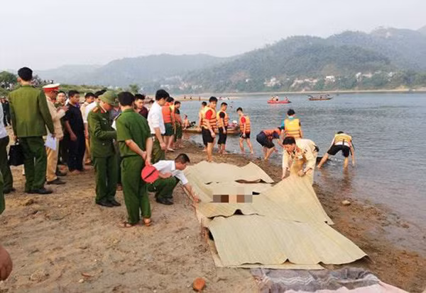 Nơi các cháu gặp nạn năm nào cũng xảy ra vụ đuối nước thương tâm. Nơi các cháu gặp nạn năm nào cũng xảy ra vụ đuối nước thương tâm.