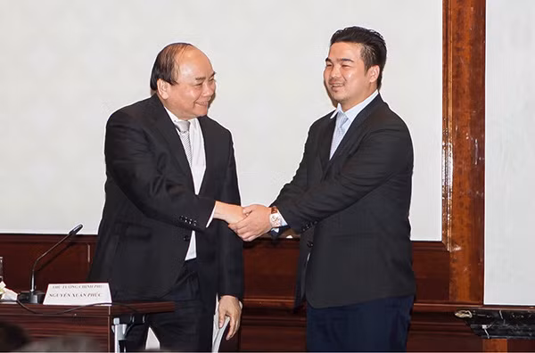 Ông Mai Vũ Minh được Thủ tướng Nguyễn Xuân Phúc khen tặng vì có nhiều đóng góp cho sự phát triển kinh tế của Việt Nam. Ông Mai Vũ Minh được Thủ tướng Nguyễn Xuân Phúc khen tặng vì có nhiều đóng góp cho sự phát triển kinh tế của Việt Nam.