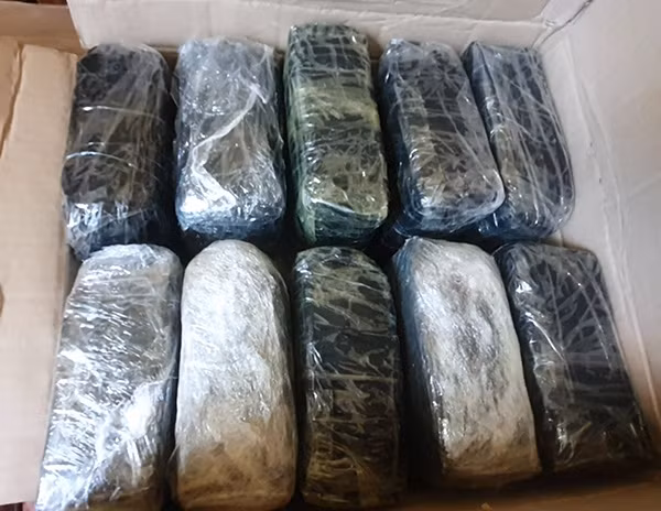 10 kg ma túy đá. 10 kg ma túy đá.
