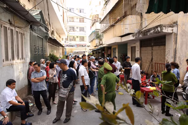 Nhiều người dân buồn bã vì phải rời căn hộ của mình khi chỉ ít ngày nữa là đến Tết Nguyên đán.