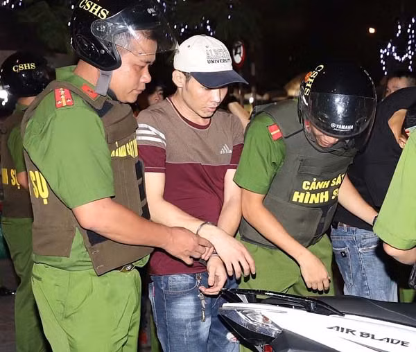 Lực lượng CSHS tuần tra trấn áp tội phạm. Lực lượng CSHS tuần tra trấn áp tội phạm.