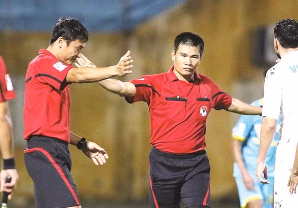 Trọng tài Hoàng Phạm Công Khanh từng xin nghỉ làm bảo vệ. Ảnh: VSI.