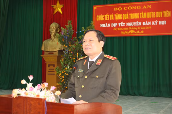 Thiếu tướng Đào Gia Bảo phát biểu tại buổi đến thăm.
