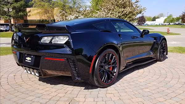 Corvette C7 là mẫu xe cuối cùng của Chevrolet có động cơ đặt trước