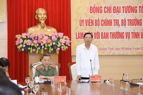 Đồng chí Nguyễn Văn Đọc, Bí thư Tỉnh ủy tỉnh Quảng Ninh phát biểu tại buổi làm việc. Đồng chí Nguyễn Văn Đọc, Bí thư Tỉnh ủy tỉnh Quảng Ninh phát biểu tại buổi làm việc.