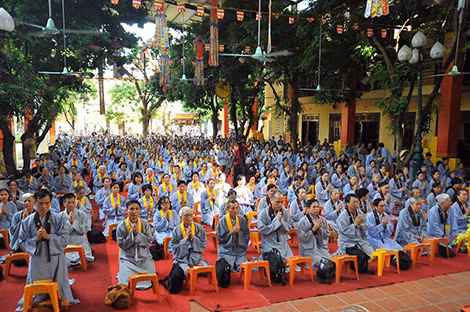 Hàng nghìn Phật tử thành tâm dự lễ Vu Lan Báo hiếu.