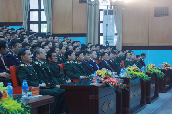 Thứ trưởng Phan Văn Giang và các đại biểu dự Lễ Kỷ niệm.