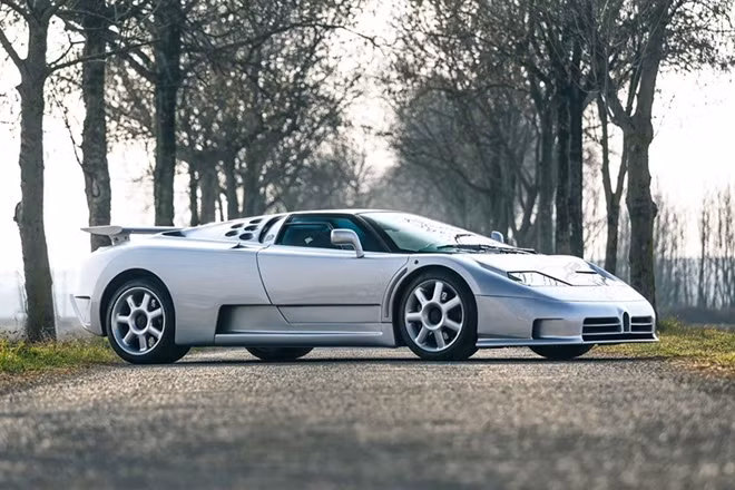 Huyền thoại Bugatti EB110 ra mắt đầu những năm 1990.