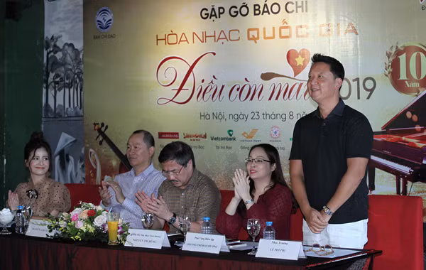 Họp báo chương trình hòa nhạc Điều còn mãi.