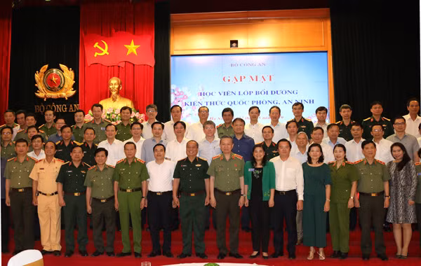 Bộ trưởng Tô Lâm với các đại biểu tại buổi gặp mặt. Bộ trưởng Tô Lâm với các đại biểu tại buổi gặp mặt.