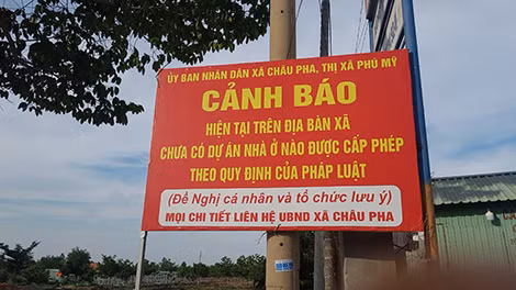 Biển cảnh báo cẩn thận với dự án ‘ma” của UBND xã Tóc Tiên và xã Châu Pha, Thị xã Phú Mỹ.