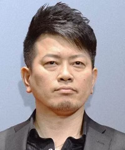 Nghệ sĩ hài Hiroyuki Miyasako, 49 tuổi, đã tham dự một sự kiện của yakuza khoảng năm 2014.