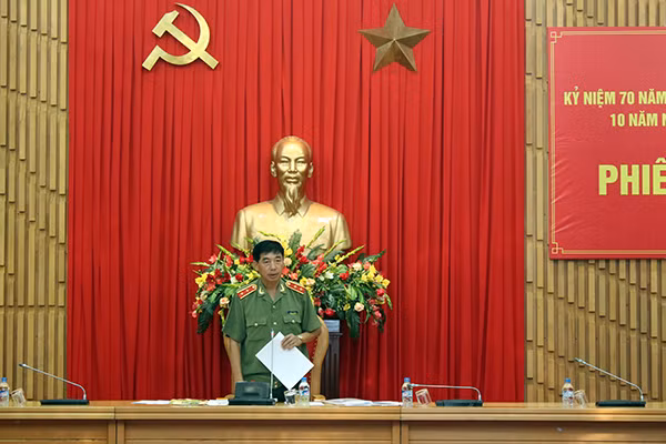 Trung tướng Lê Văn Đệ, Phó Tổng cục trưởng Tổng cục Chính trị CAND, Trưởng Bộ phận Thường trực giúp việc chủ trì phiên họp.