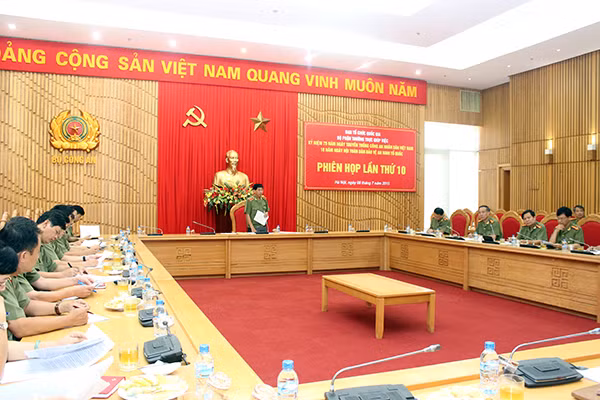 Toàn cảnh Phiên họp lần thứ 10.