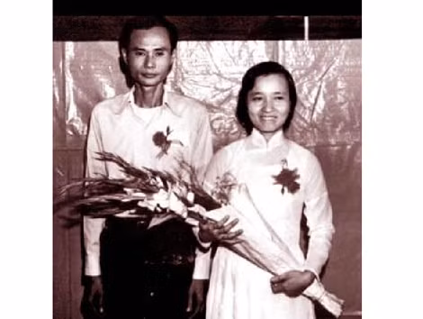 Và trong ngày cưới. Và trong ngày cưới.