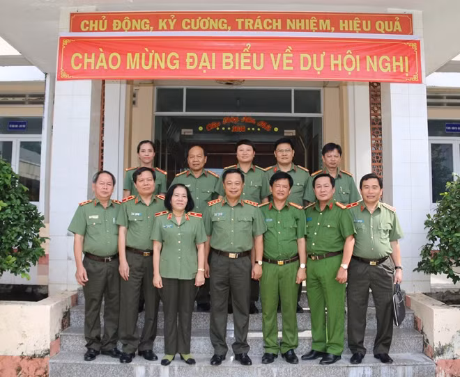 Thứ trưởng Phạm Dũng, cùng các đại biểu tham dự hội nghị.
