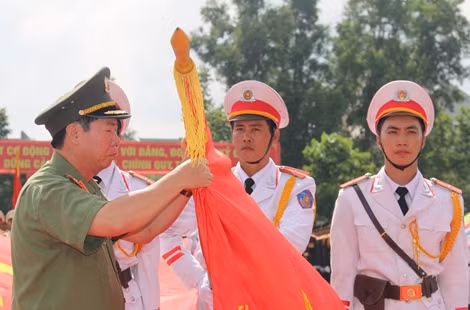 Tiểu đoàn Cảnh sát cơ động tặng quà Tết người có uy tín trong đồng bào dân tộc thiểu số ảnh 4