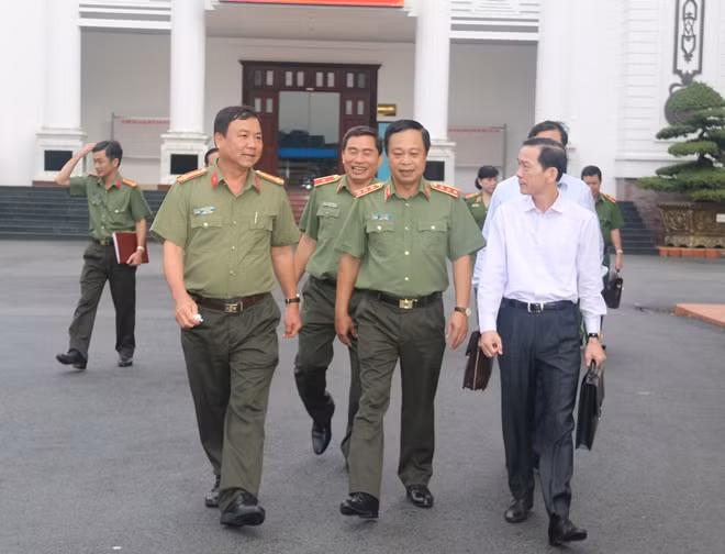Thứ trưởng Phạm Dũng dẫn đầu đoàn công tác Bộ Công an làm việc với Công an và Cảnh sát PCCC TP Cần Thơ.