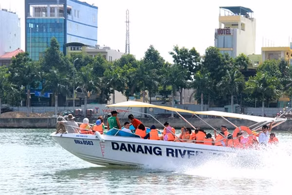 Đà Nẵng đã “khởi động” mùa du lịch biển 2016 với nhiều hoạt động thể thao, văn hóa & du lịch biển sinh động và hấp dẫn cho du khách.
