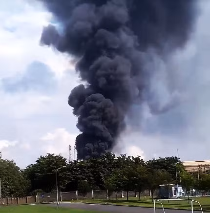 Khói bốc cao sau tiếng nổ.