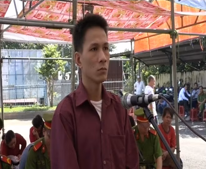 Thòng Cóng Trúng tại phiên tòa lưu động.
