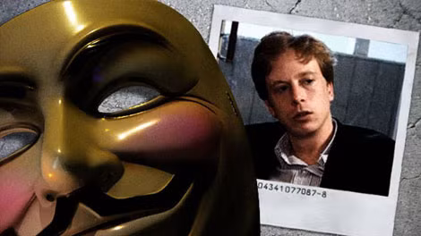 Brown tự coi mình là phát ngôn viên không chính thức của nhóm tin tặc Anonymous.