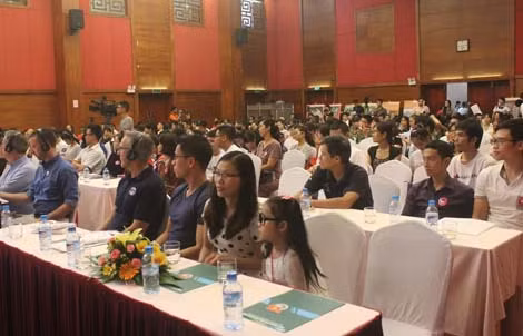 Hơn 300 đại biểu tham dự buổi lễ.