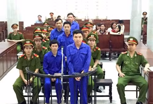 Các bị cáo tại phiên xử sáng 26/10.