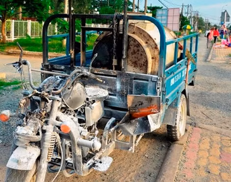 Chiếc xe ba gác bị cháy.