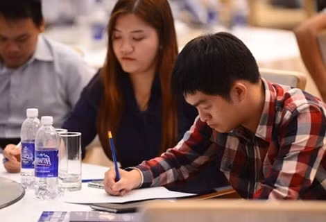 Buổi gặp mặt thu hút một lượng lớn câu hỏi từ các nhà đầu tư, các công ty chứng khoán và các quỹ đầu tư.