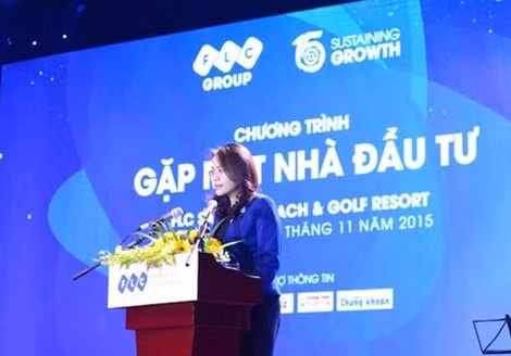 Bà Hương Trần Kiều Dung - Tổng giám đốc Tập đoàn FLC đánh giá cao ý nghĩa buổi gặp mặt nhà đầu tư. Bà Dung cho biết FLC đang trong quá trình phát triển theo phương châm vừa "thần tốc", vừa tạo chất lượng trong từng sản phẩm dịch vụ đồng thời luôn đề cao giá trị cốt lõi: Minh bạch thông tin đảm bảo tốt nhất quyền lợi của nhà đầu tư và cổ đông.